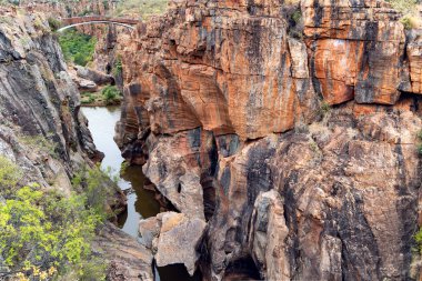 Güney Afrika, Mpumalanga 'daki Blyde Nehri Kanyonu Doğa Koruma Alanı Büyük Drakensberg yamacının bir kısmını oluşturur ve manzaralı Panorama Yolu' nda yer alır..