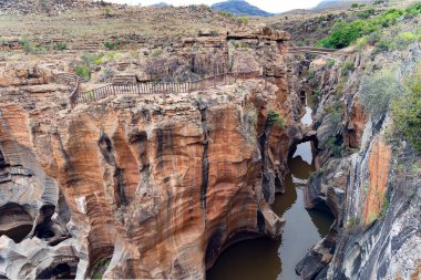 Güney Afrika, Mpumalanga 'daki Blyde Nehri Kanyonu Doğa Koruma Alanı Büyük Drakensberg yamacının bir kısmını oluşturur ve manzaralı Panorama Yolu' nda yer alır..