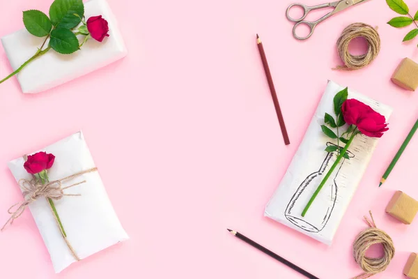 Set Wrapping Paper Flowers Handmade Pink Background Homemade Craft Box — ストック写真