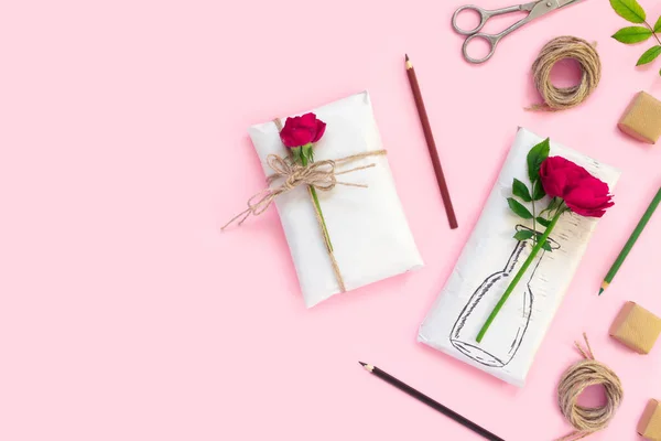 Set Wrapping Paper Flowers Handmade Pink Background Homemade Craft Box — ストック写真
