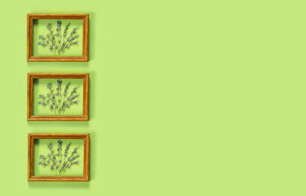 Ξύλινα Πλαίσια Μπουκέτο Από Αρωματική Λεβάντα Ρουστίκ Στυλ Στον Πράσινο — Φωτογραφία Αρχείου