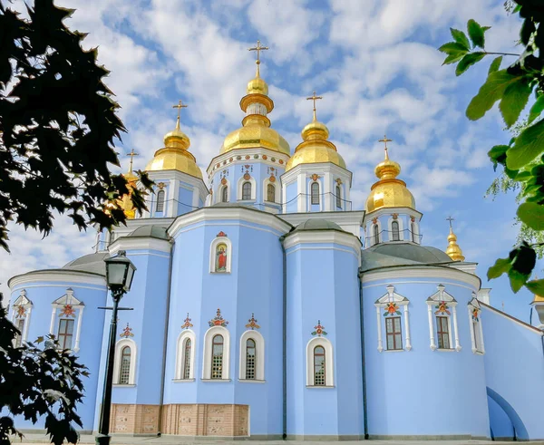 Михайловский Золотой Купольный Монастырь — стоковое фото