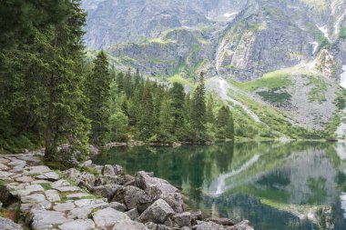 Morskie Oko gölde Tatra Dağları, Polonya.
