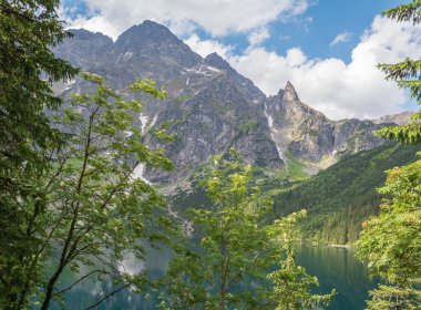 Morskie Oko gölde Tatra Dağları, Polonya.