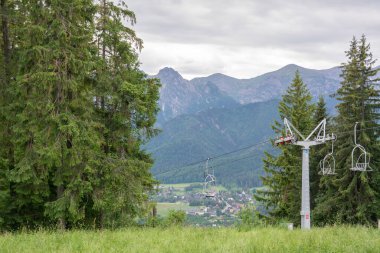 Tatra Dağları Zakopane Polonya manzaralı Gubalowka Tepesi 'nde sandalye kaldırma.