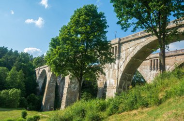 stanczyki, mazury, Polonya eski beton demiryolu Köprüsü.