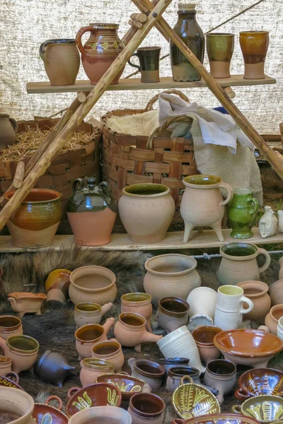 市场上销售的粘土陶器 免版税图库照片