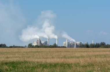 hava kirliliğinin duman boruları ve fabrika .