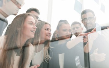 Kapat. Çalışma grubu güncel sorunları tartışıyor. Takım çalışması kavramı