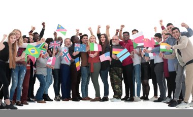 Tam gelişim. Çok ırklı bir grup insan bir arada duruyor. beyaz arkaplanda izole edilmiş.