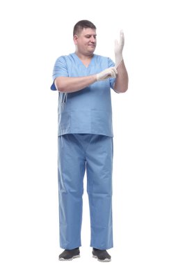 Koruyucu eldivenli erkek doktor. beyaz arkaplanda izole edilmiş.