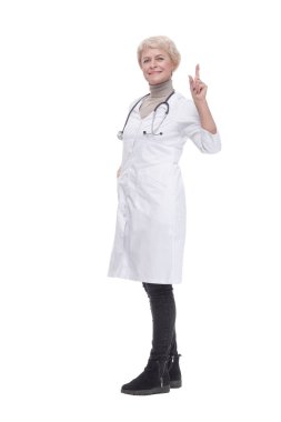 Tam gelişim. Steteskoplu sorumlu kadın doktor. beyaz arkaplanda izole edilmiş.