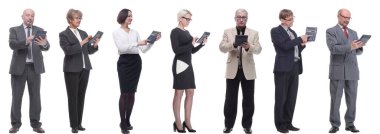 beyaz zemin üzerinde izole hesap makinesi ile başarılı finansörler kolaj grubu