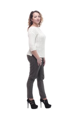 Tam gelişim. Beyaz kazaklı çekici genç bir kadın. beyaz arkaplanda izole edilmiş.