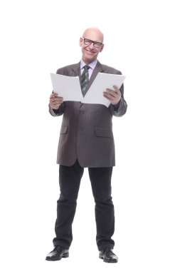 Tam gelişim. Elinde bir yığın belge olan bir iş adamı. beyaz arkaplanda izole edilmiş