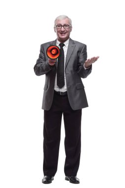 Tam gelişim. Elinde megafon olan ciddi bir iş adamı. beyaz arkaplanda izole edilmiş.