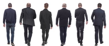 Hareket halindeki başarılı iş adamlarından oluşan bir grup beyaz arka planda izole edildi