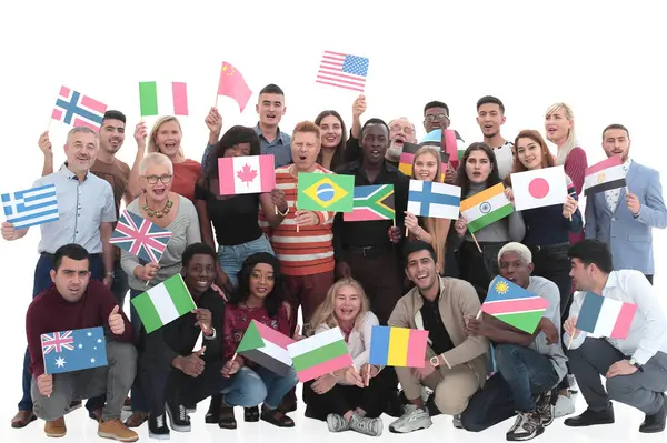 Skupina Různých Lidí Stojící Vlajkami Různých Zemí Izolovaných Nad Bílým — Stock fotografie