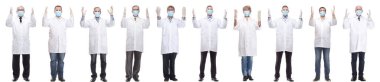 Maskeli bir grup doktor beyaz arka planda izole edilmiş.