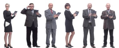 beyaz zemin üzerinde izole hesap makinesi ile başarılı finansörler kolaj grubu