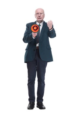 Tam gelişim. Elinde megafonla bir duyuru yapan bir iş adamı. beyaz arkaplanda izole edilmiş.