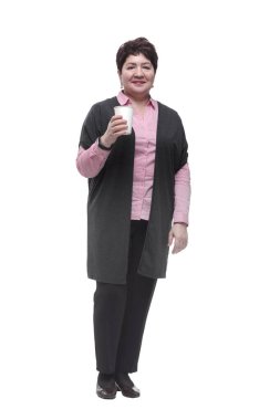 Tam gelişim. Kahve ısmarlayan sıradan bir iş kadını. beyaz arkaplanda izole edilmiş