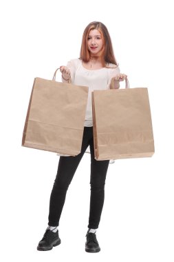 Beyaz paketleri olan mutlu, genç bir kadın.