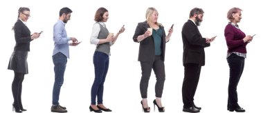 Bir grup insan ellerinde tuttukları telefon profilini beyaz arkaplanda izole ettiler