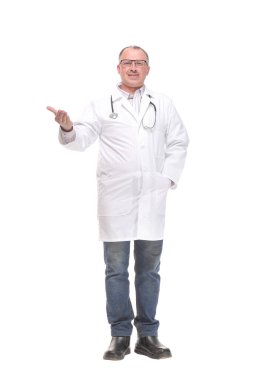 Steteskopla kameraya bakan mutlu bir doktorun portresi.