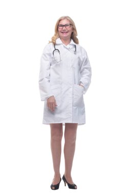 Tam gelişim. Steteskoplu deneyimli bir kadın doktor. beyaz arkaplanda izole edilmiş.