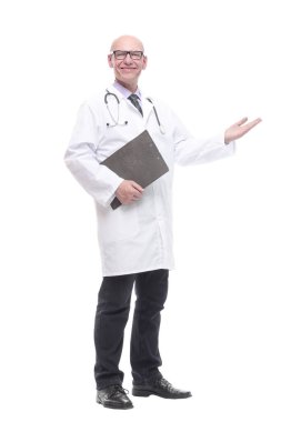 Tam gelişim. Dosyası olan kıdemli doktor. beyaz arkaplanda izole edilmiş.