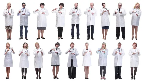 Grupo Médicos Sosteniendo Frasco Aislado Sobre Fondo Blanco — Foto de Stock