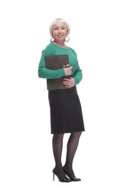 Tam gelişim. Elinde dosya olan gülümseyen bir kadın. beyaz arkaplanda izole edilmiş.