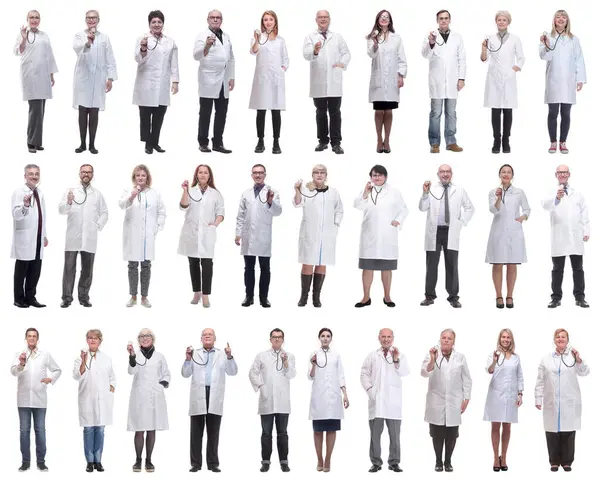 Steteskop Tutan Bir Grup Doktor Beyaz Arka Planda Izole Edilmiş — Stok fotoğraf