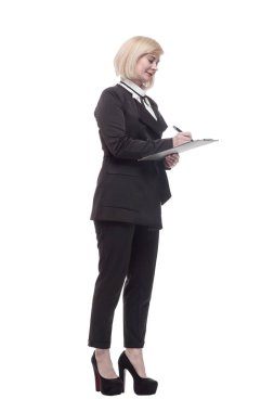 Tam gelişim. Elinde not panosu olan kendine güvenen bir iş kadını. beyaz arkaplanda izole edilmiş.