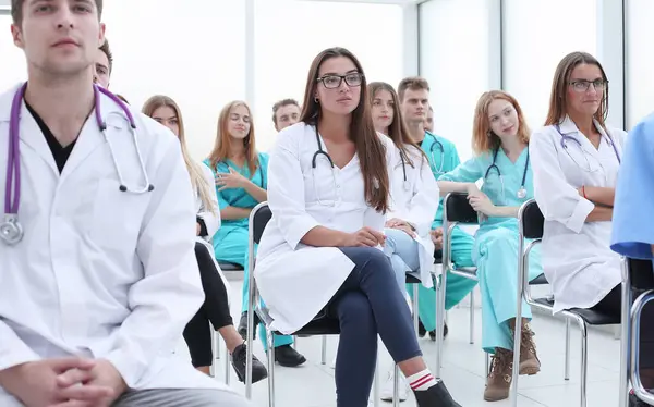 Ansicht Von Oben Eine Gruppe Lächelnder Ärzte Die Auf Sie — Stockfoto