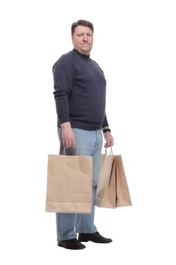 Tam gelişim. İleriye doğru yürüyen kot giyen olgun bir adam. Beyaz bir arka planda izole edilmiş..