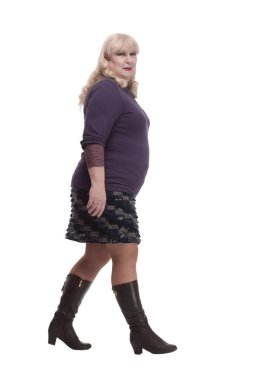 Tam gelişim. Sıradan olgun bir kadın öne çıkıyor. beyaz arkaplanda izole edilmiş.