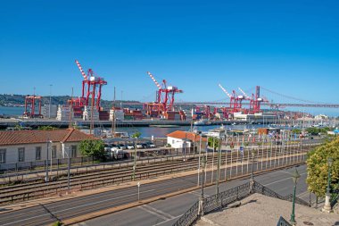 Alcntara Konteynır Terminali, Kuzey, Orta ve Güney Amerika, Afrika ve Avrupa 'ya doğrudan bağlantılar için ayrıcalıklı bir platform olarak, özellikle derin deniz trafiğine adanmıştır. 