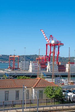 Alcntara Konteynır Terminali, Kuzey, Orta ve Güney Amerika, Afrika ve Avrupa 'ya doğrudan bağlantılar için ayrıcalıklı bir platform olarak, özellikle derin deniz trafiğine adanmıştır. 