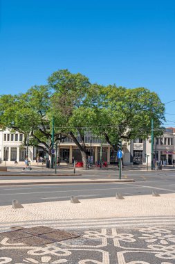 Portekiz Lizbon 7 Temmuz 2024. Cais do Sodre Tren İstasyonu, Lizbon belediyesinde yer alan ve Cascais tatil beldesine giden banliyö yolunun son durağı olarak hizmet veren Misericordia 'da bulunan bir ara tren istasyonu..