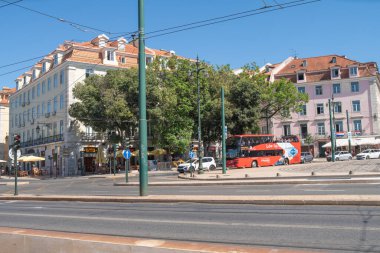 Portekiz Lizbon 7 Temmuz 2024. Cais do Sodre Tren İstasyonu, Lizbon belediyesinde yer alan ve Cascais tatil beldesine giden banliyö yolunun son durağı olarak hizmet veren Misericordia 'da bulunan bir ara tren istasyonu..