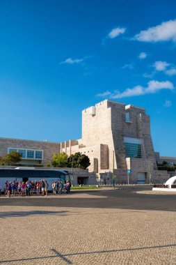 Lizbon Portekiz - 16 Haziran 2024. Centro Cultural de Belem (Belem Kültür Merkezi). Büyük müze ve kültür merkezlerinde Berardo Müzesi ve müzik konserleri gibi sanat koleksiyonları sergileniyor..