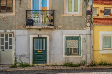 Lizbon şehrindeki Lizbon binalarının pencere manzarası