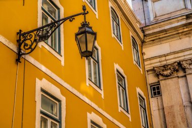 Eski bir sokak lambasının görüntüsü, Lizbon, Portekiz