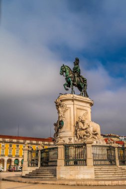 Portekiz Kralı I. Jose 'nin bronz heykeli 1775 yılında Machado de Castro tarafından tasarlanmıştır.