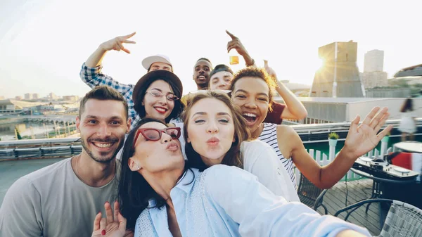 Point View Shot Happy Friends Taking Selfe Roof Summer Party — Stock Photo, Image