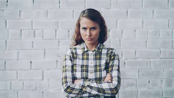 Portrait Angry Young Lady Looking Camera Frowning Shaking Her Head — Stock Photo, Image