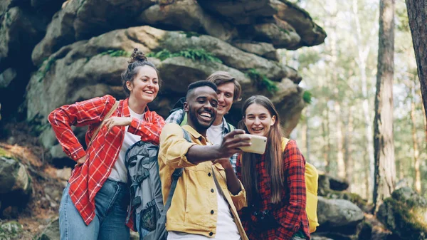Funny Young People Happy Friends Taking Selfie Wood Mossy Rocks — Stock Photo, Image