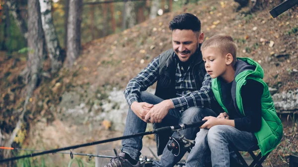 Handsome Bearded Guy Loving Dad Teaching His Son Catch Fish — Stock Photo, Image